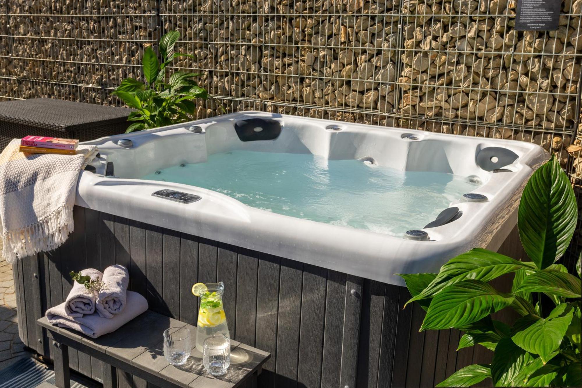 Spacious Home Sauna Hot Tub Pool Patio Bbq Hohenfels-Essingen المظهر الخارجي الصورة